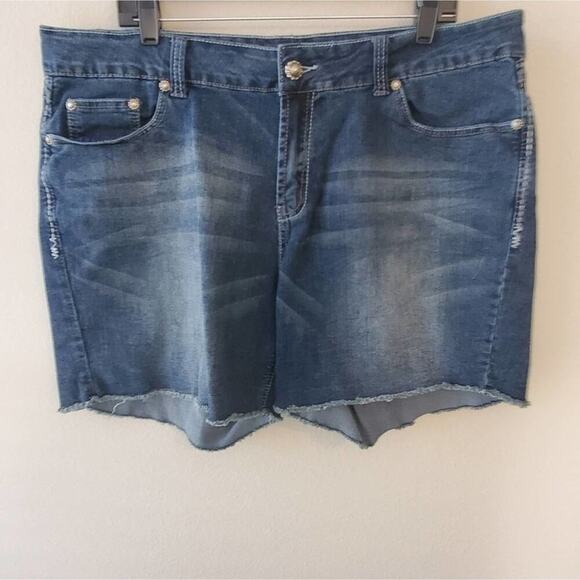 Denim Jean shorts raw hem plus size 20 - Picture 1 of 7